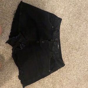 They are REWASH shorts. Size 3/26. They are black.